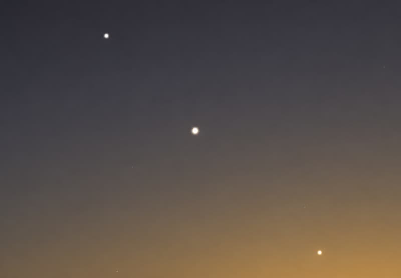 This Weeks Stargazing Guide (May 22-29): Mercury Returns to the Night Sky, Spring Triangle and M80 Globular Cluster Enter Best Observation Period