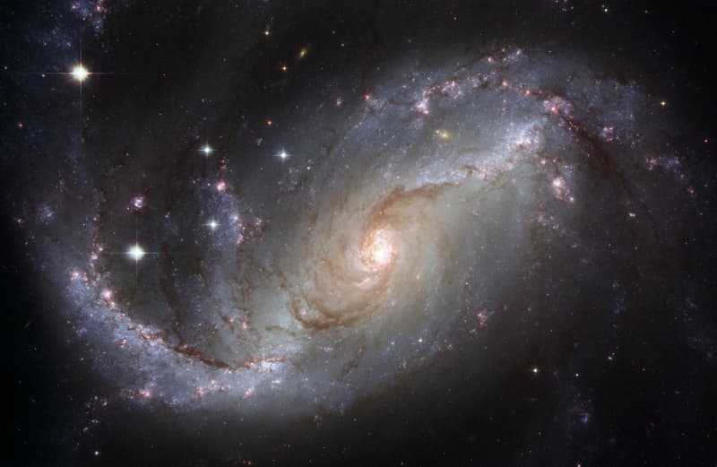 A Guide to Observing the Windmill Galaxy M101: Location, Characteristics, and Best Observation Times in North America