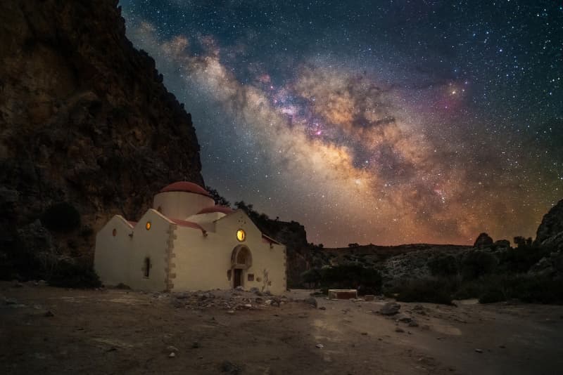 Astrological Guide for the Week of July 10–17, 2026: Venus Pairs with the Moon, Mars Encounters Aldebaran, and the Summer Triangle Reaches Peak Viewing Conditions